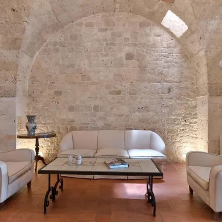 Masseria Tarsia Incuria 8&4, Emma